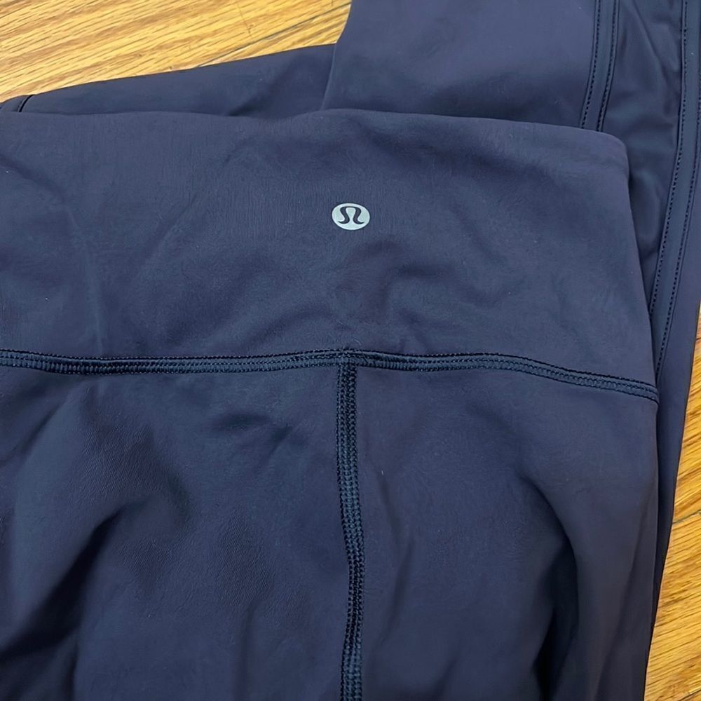 ‎Lululemon black crop legging size 6 - Picture 3 of 8